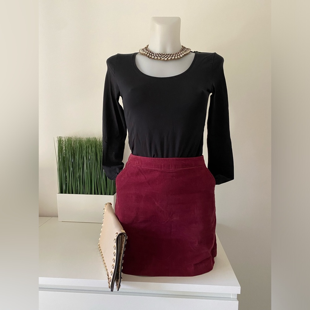 Burgundy short H&M skirt size 4